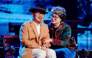 Nghệ sĩ Vượng Râu và Thanh Tú trong tiểu phẩm của chương trình Tết Vạn Lộc 2025.